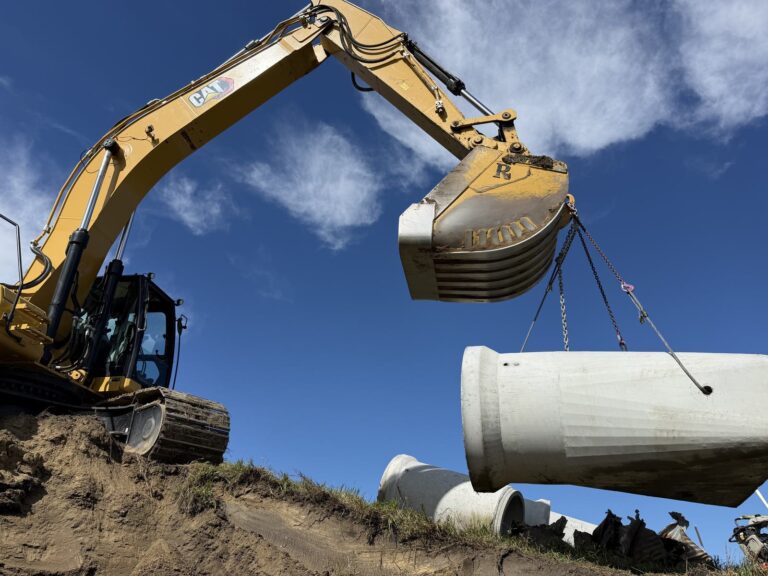 Setting concrete culvert pipe